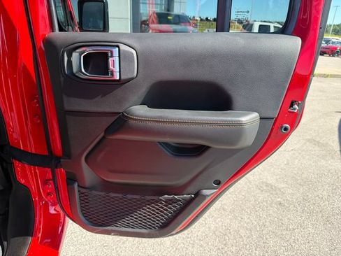 Used 2025 Jeep Wrangler Unlimited Sahara w/ Safety Group AWD/4WD image 55