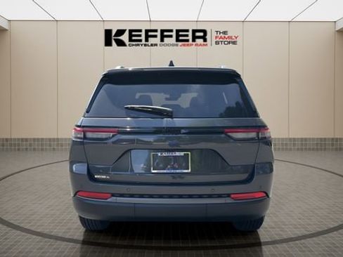 New 2026 Jeep Grand Cherokee Altitude image 4