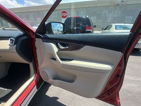 Used 2015 Nissan Rogue SV FWD image 32