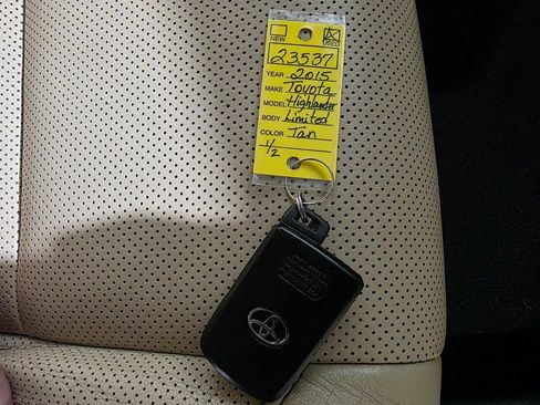 Used 2015 Toyota Highlander Limited w/ Driver Technology Package image 44