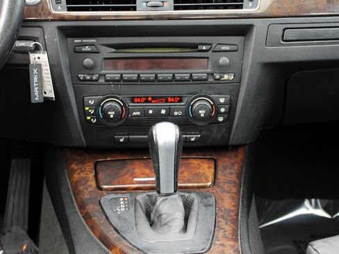 Used 2006 BMW 330i Sedan image 12