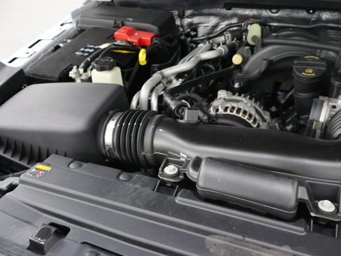 Used 2024 Jeep Wrangler Unlimited Sahara w/ Technology Group AWD/4WD image 18