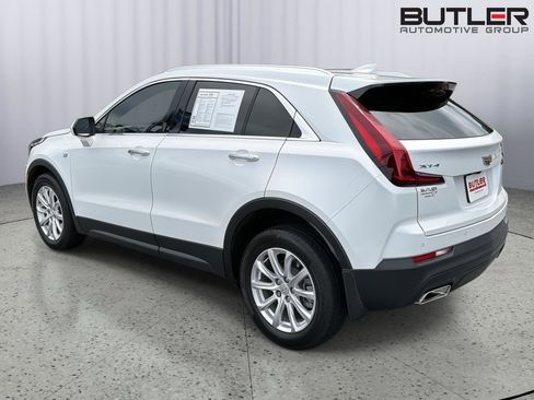 Used 2023 Cadillac XT4 Luxury w/ Cold Weather Package FWD image 4