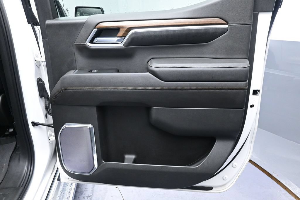 Used 2022 Chevrolet Silverado 1500 High Country w/ High Country Premium Package AWD/4WD image 23