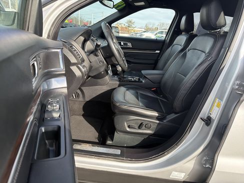 Used 2019 Ford Explorer Limited w/ Class III Trailer Tow Package image 12