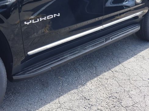 New 2025 GMC Yukon XL Elevation image 8