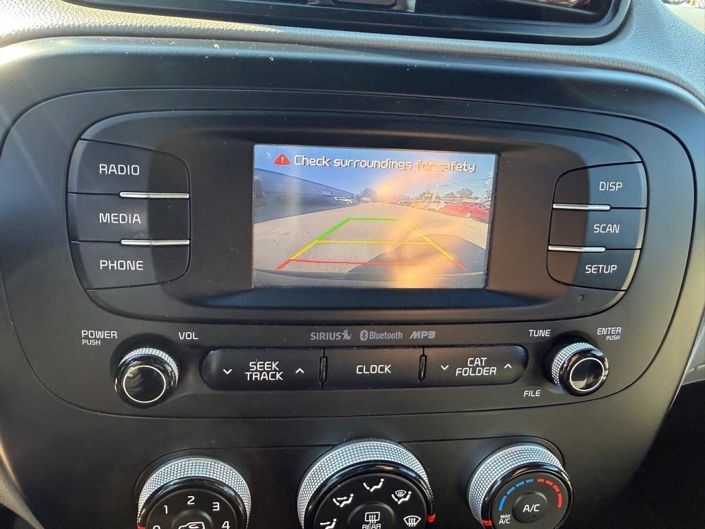 Used 2016 Kia Soul + FWD image 10