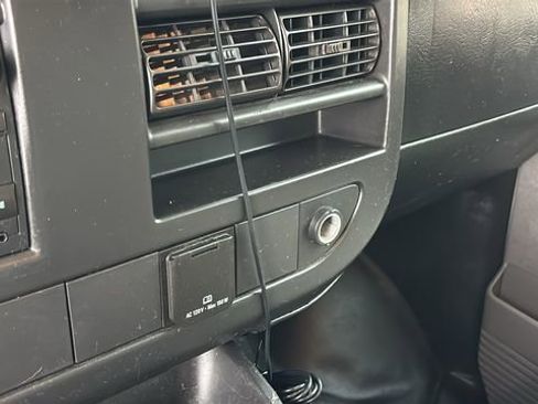 Used 2017 Chevrolet Express 3500 RWD image 18