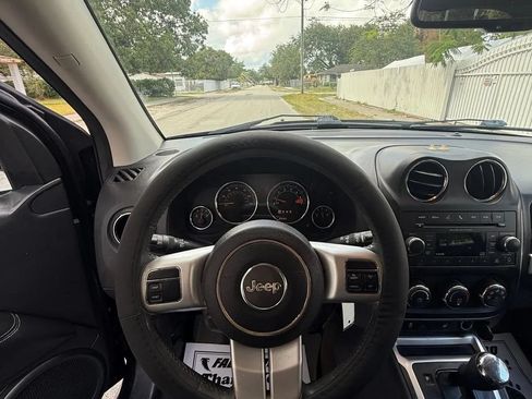 Used 2016 Jeep Compass Latitude FWD image 9