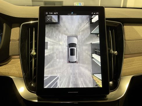 Used 2025 Volvo XC90 B5 Plus image 28