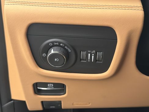 New 2026 Jeep Grand Cherokee L Summit AWD/4WD image 38