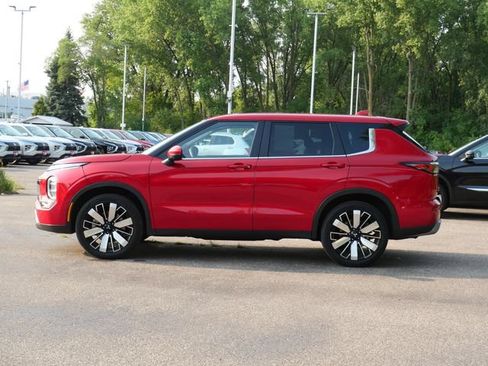 Used 2025 Mitsubishi Outlander SE AWD/4WD image 3