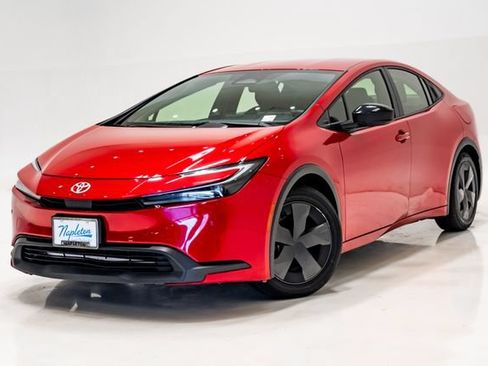 Used 2025 Toyota Prius LE FWD image 1