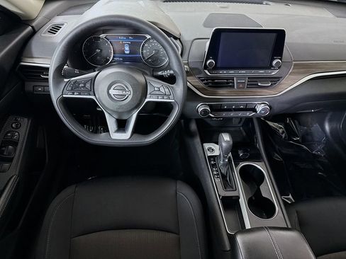 Certified 2024 Nissan Altima 2.5 SV FWD image 4