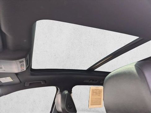 Used 2023 Volkswagen Tiguan SE R-Line FWD image 15