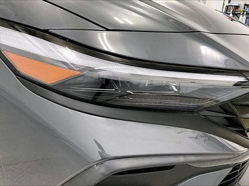 Certified 2024 Hyundai Elantra SE FWD image 30
