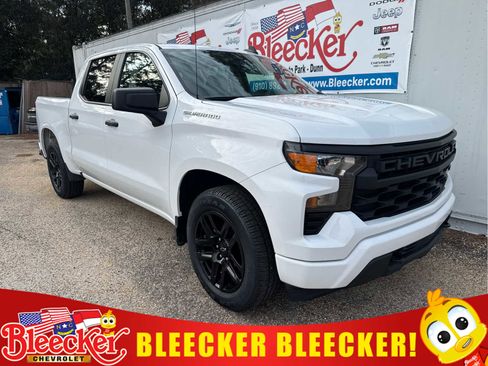 Used 2024 Chevrolet Silverado 1500 Custom image 1