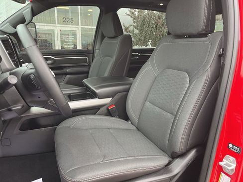 Used 2025 RAM 1500 Big Horn AWD/4WD image 4