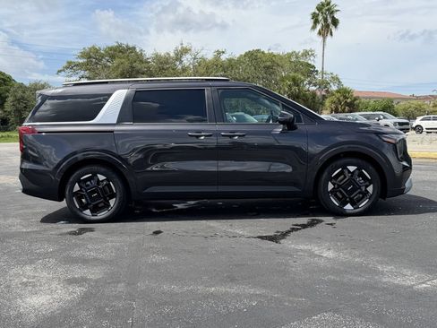 New 2027 Kia Carnival EX FWD image 3