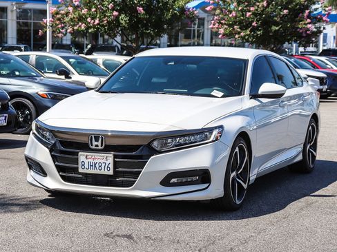 Used 2019 Honda Accord Sport image 3