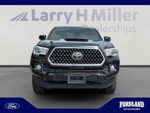 Used 2018 Toyota Tacoma TRD Sport w/ Technology Package AWD/4WD image 8