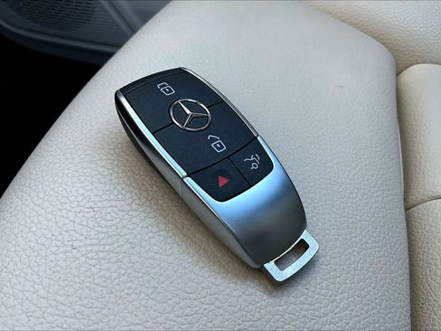 Used 2023 Mercedes-Benz GLB 250 image 14