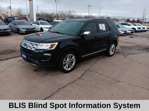 Used 2019 Ford Explorer XLT w/ Equipment Group 202A image 9