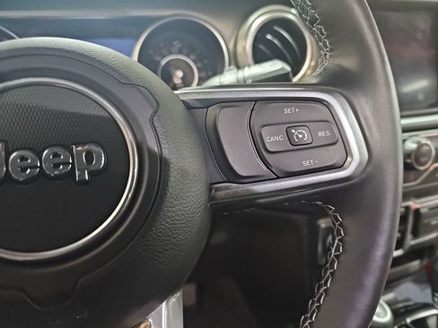 Used 2022 Jeep Wrangler Unlimited Sahara w/ Cold Weather Group image 17