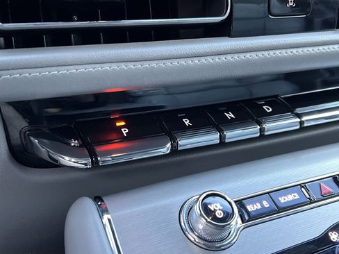 Used 2020 Lincoln Aviator Reserve w/ Equipment Group 202A image 20