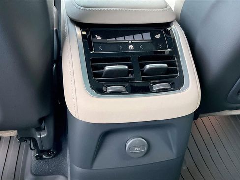 New 2026 Volvo XC90 T8 Ultra image 16