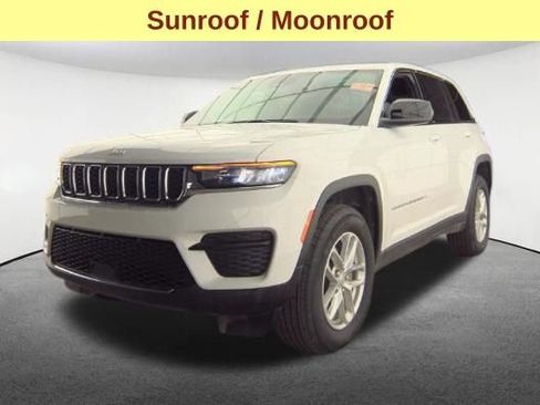 Used 2024 Jeep Grand Cherokee Laredo X w/ Luxury Tech Group I AWD/4WD image 4