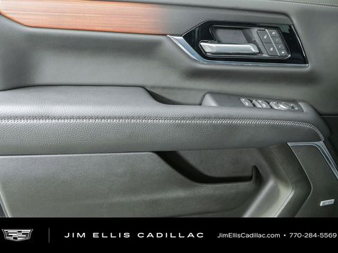 Used 2025 GMC Yukon XL Denali w/ Sun & Power Step Package AWD/4WD image 6