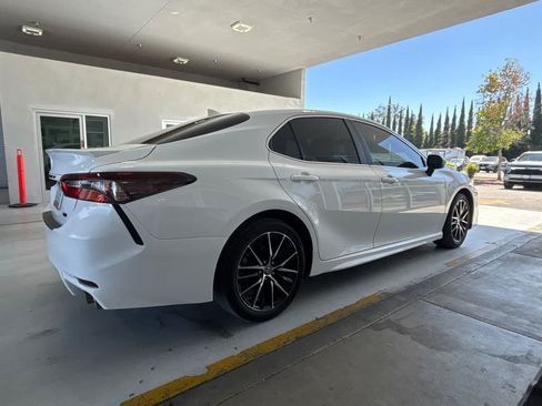 Used 2024 Toyota Camry SE FWD image 3
