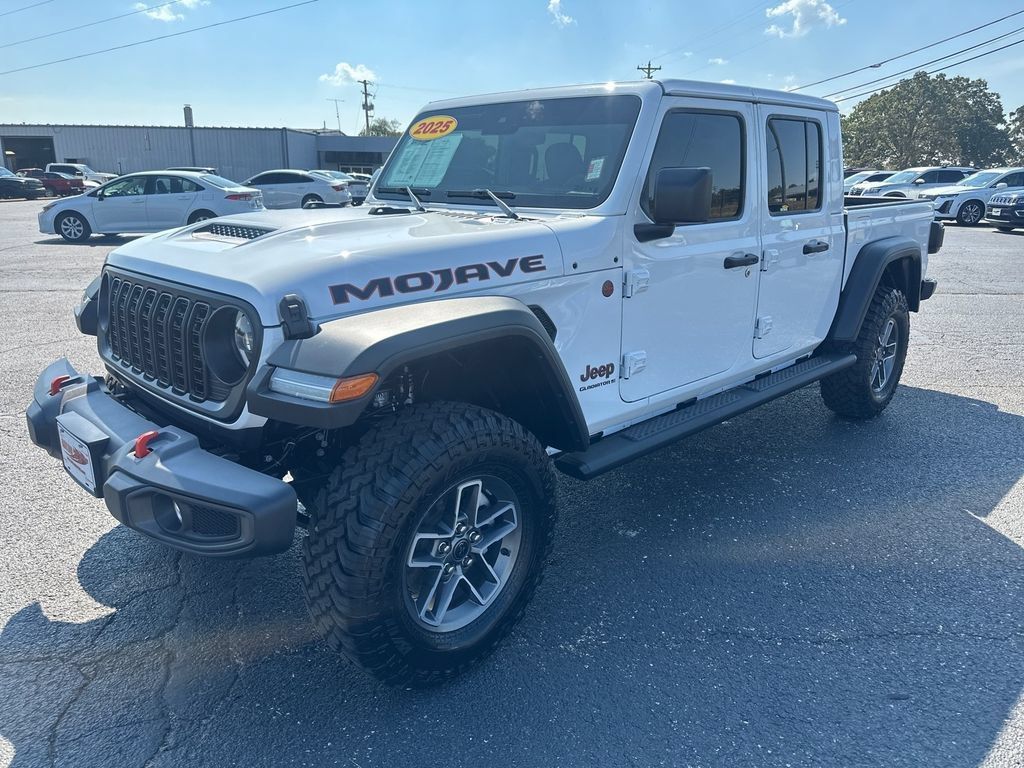 Used 2025 Jeep Gladiator Mojave w/ Convenience Group AWD/4WD image 4