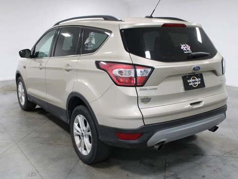 Used 2018 Ford Escape SE image 7