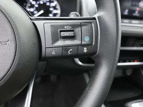 Used 2023 Nissan Rogue SV image 6