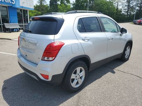 Used 2019 Chevrolet Trax LT w/ LT Convenience Package FWD image 4