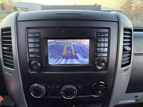 Used 2018 Mercedes-Benz Sprinter 2500 image 27