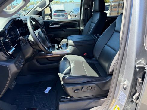 Used 2024 Chevrolet Silverado 2500 LTZ w/ LTZ Convenience Package AWD/4WD image 10
