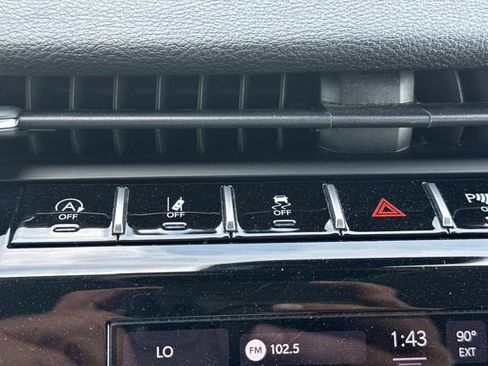 Certified 2024 Jeep Grand Cherokee Laredo AWD/4WD image 32