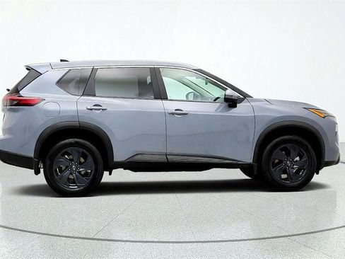 Used 2026 Nissan Rogue SV FWD image 4