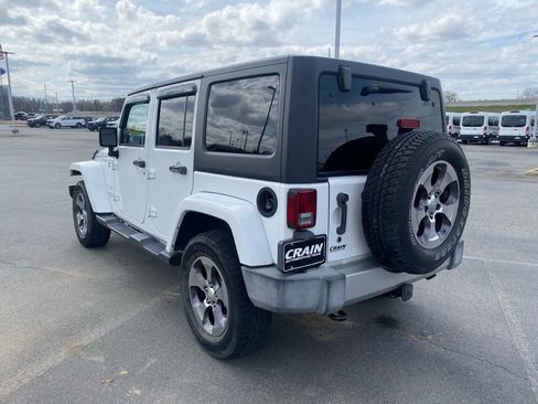 Used 2016 Jeep Wrangler Unlimited Sahara w/ Connectivity Group image 5