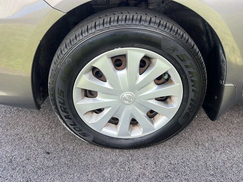 Used 2016 Nissan Versa SV FWD image 28