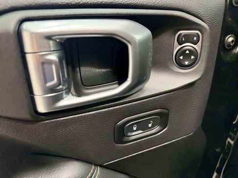 Used 2022 Jeep Wrangler Unlimited Sahara AWD/4WD image 14