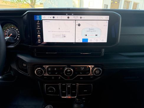 Used 2025 Jeep Gladiator Sport AWD/4WD image 19