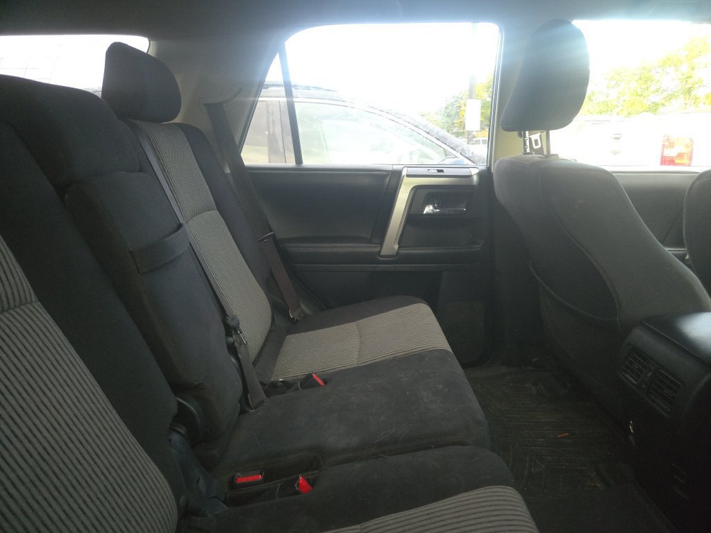 Used 2015 Toyota 4Runner SR5 AWD/4WD image 9