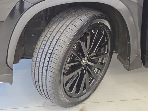 Used 2023 Toyota Highlander XSE image 33