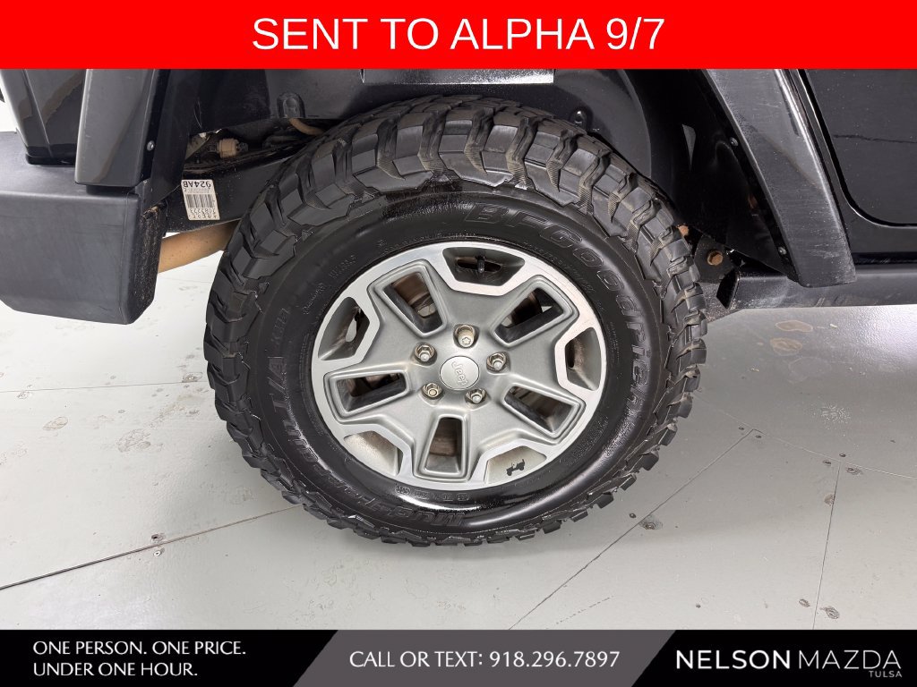 Used 2014 Jeep Wrangler Unlimited Rubicon w/ Connectivity Group AWD/4WD image 13