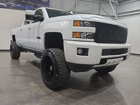 Used 2019 Chevrolet Silverado 2500 High Country w/ Duramax Plus Package AWD/4WD image 3