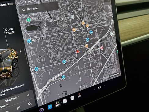 Used 2024 Tesla Model Y Long Range AWD/4WD image 21